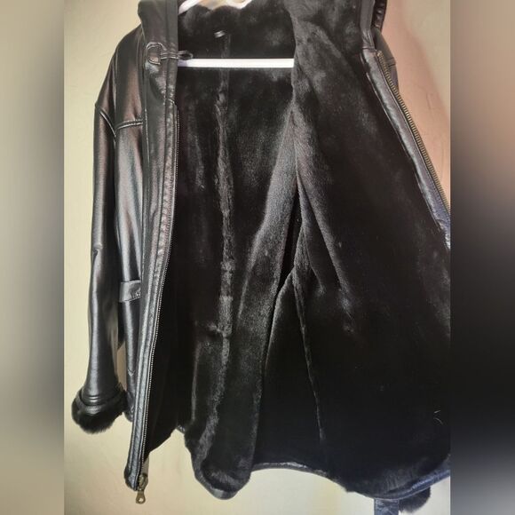 Geniveive Belted Wilson's Leather fur lined hooded leather coat, zipup sz L - Picture 5 of 9